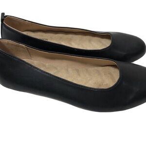 Cushion Walk by Avon black comfort flats. Size 7.